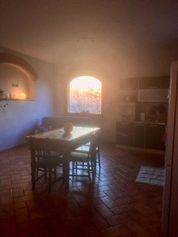 Da Emi - La Casetta In Piazza Monforte dʼAlba Dış mekan fotoğraf