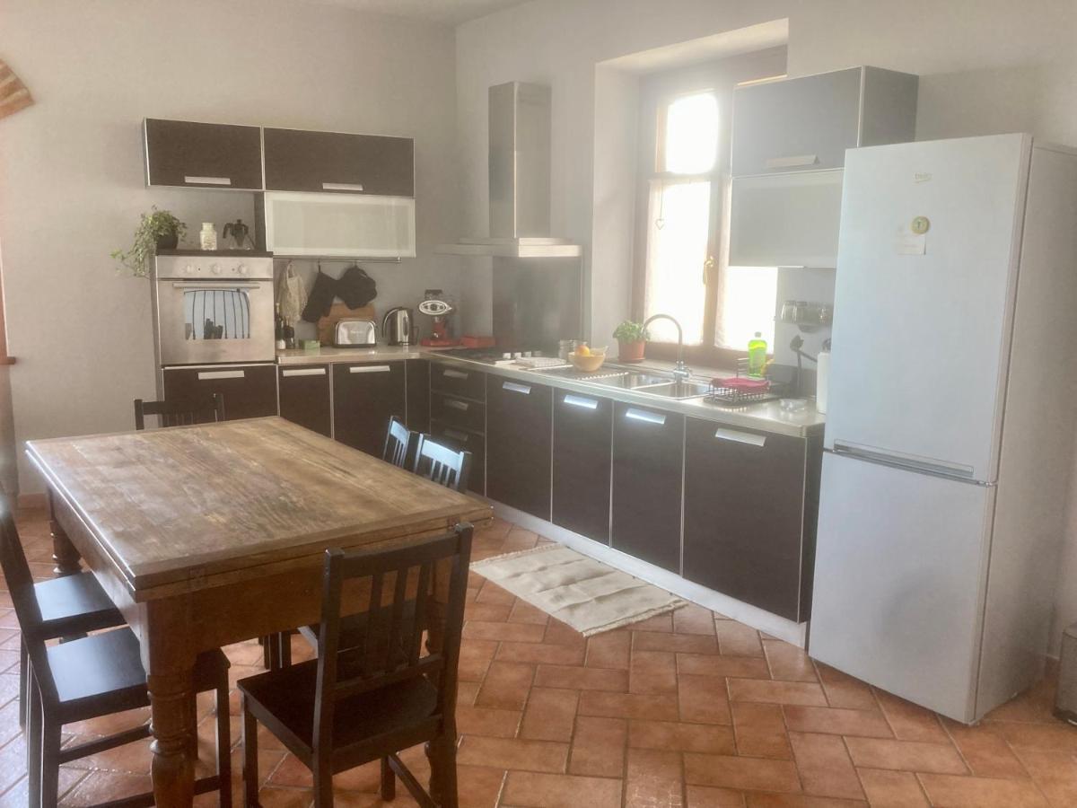 Da Emi - La Casetta In Piazza Monforte dʼAlba Dış mekan fotoğraf